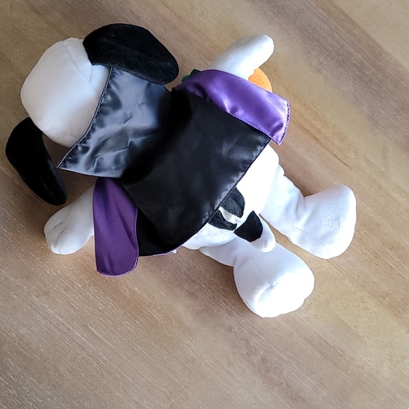 Peanuts 13" Halloween Plush Shaking Snoopy Doll in - Picture 8 of 9